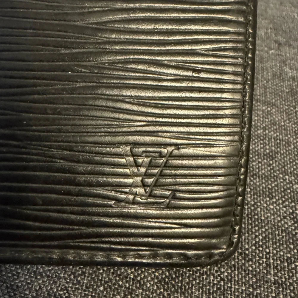 Louis Vuitton Epi Bifold Wallet - Picture 7 of 10